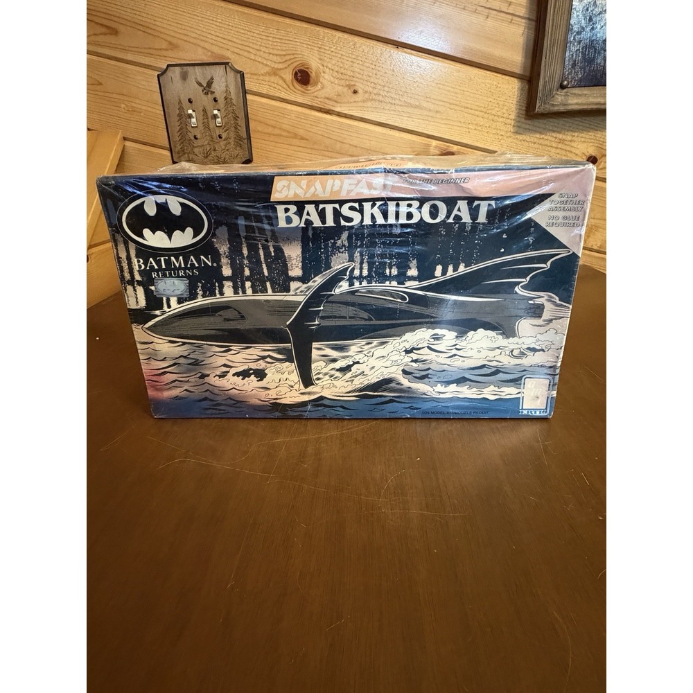 AMT/ERTL Snapfast Batman Returns Batski Boat Model Kit New Sealed 1993
